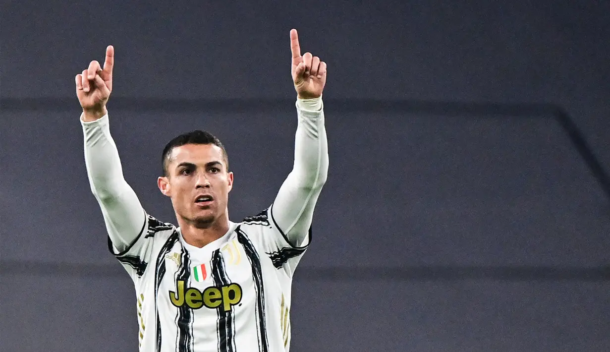 1. Cristiano Ronaldo (132 gol) - Pemain asal Portugal ini terus menambah jumlah golnya di Liga Champions. Cristiano Ronaldo tercatat telah mengoleksi 132 gol di Liga Champions bersama Manchester United, Barcelona dan Juventus. (AFP/Miguel Medina)