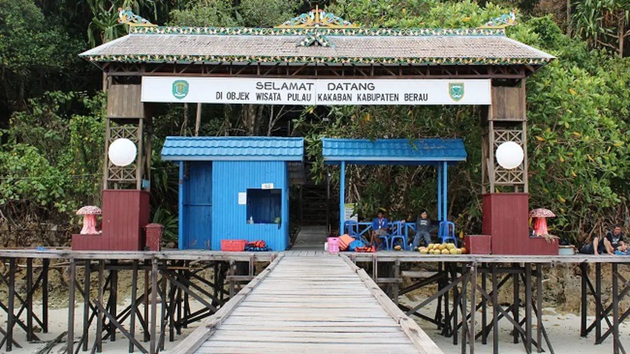  Melihat Penangkaran Penyu dan Indahnya Danau Kakaban di Borneo