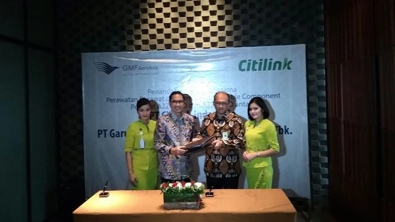 Direktur Utama GMF Iwan Joeniarto dan Direktur Utama Citilink, Juliandra Nurtjahjo (Dok Foto: Merdeka.com/Dwi Aditya Putra)