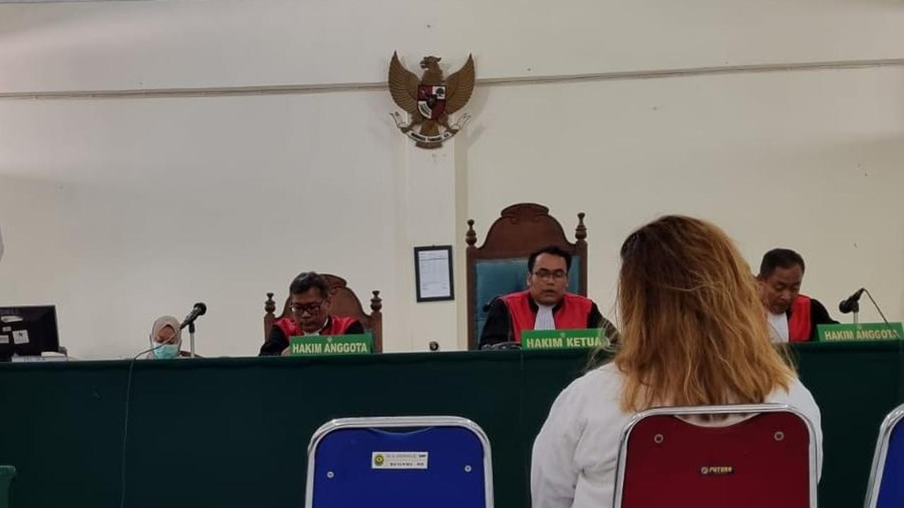 Divonis 2 Tahun Penjara, TikToker Lina Mukherjee Makan Babi Baca Basmalah Anggap Kasusnya Mirip Ahok