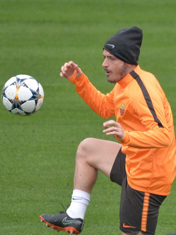 Full-back Valencia asal Italia, Alessandro Florenzi, terkena cacar air. (AFP Photo/Andreas Solaro)
