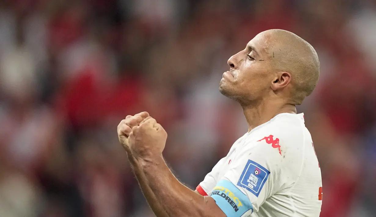 <p>Pemain Tunisia, Wahbi Khazri&nbsp;merayakan gol pertama timnya ke gawang Prancis saat matchday ketiga Grup D Piala Dunia 2022 yang berlangsung di Education City Stadium, Rabu (30/11/2022). (AP/Martin Meissner)</p>