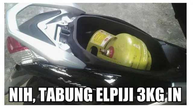 8 Potret Nyeleneh Orang Bawa Tabung LPG, Ada yang Sambil Atraksi