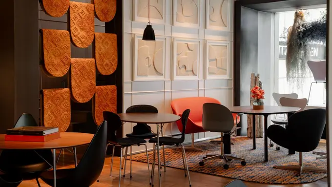 Fritz Hansen Place Jakarta Hadir dengan Wajah Baru: Ruang Kolaborasi Antara Desain Denmark dan Jiwa Indonesia