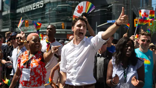 PM Kanada Justin Trudeau Ikuti Pawai LGBT di Toronto