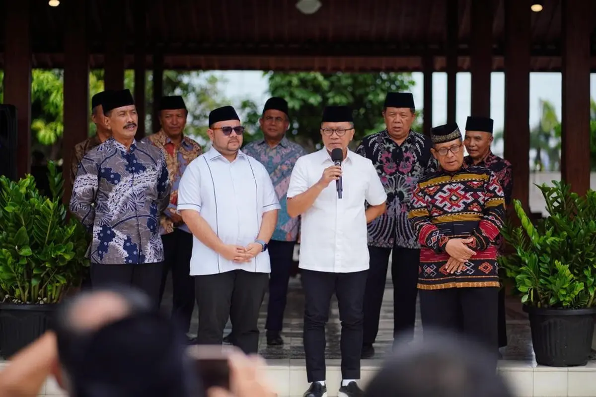 Menteri Perdagangan (Mendag) Zulkifli Hasan berkunjung di Yayasan Baitul Munir Kendal LDII Kabupaten Kendal, Jawa Tengah, Selasa (26/12/2023).