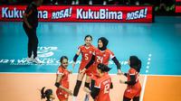 Timnas voli putri Indonesia U-21&nbsp;saat menghadapi Korea Selatan dalam laga penentuan peringkat 13-16 Kejuaraan Dunia Voli U-21 2025 di Jawa Pos Arena, Surabaya, Sabtu (16/8). Indonesia kalah&nbsp;2-3 (25-22, 15-25, 25-17, 18-25, 5-15) (foto: PBVSI)