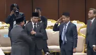 Momen Jokowi Beri Jempol ke Prabowo Usai Pidato Kenegaraan
