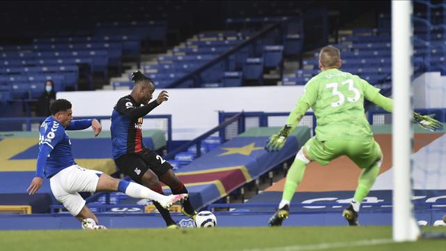FOTO: Imbang 1-1 dengan Crystal Palace, Everton Tertahan di Posisi 8 - Michy Batshuayi