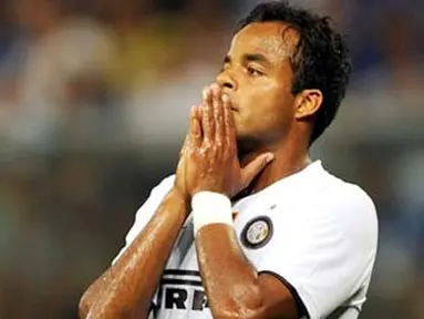 Inter Milan's midfielder Amantino Alessandro Mancini reacts after missing a goal during their Serie A football match Sampdoria vs Inter Milan at Luigi Ferraris Stadium in Genoa on August 30, 2008. AFP PHOTO / GIUSEPPE CACACE