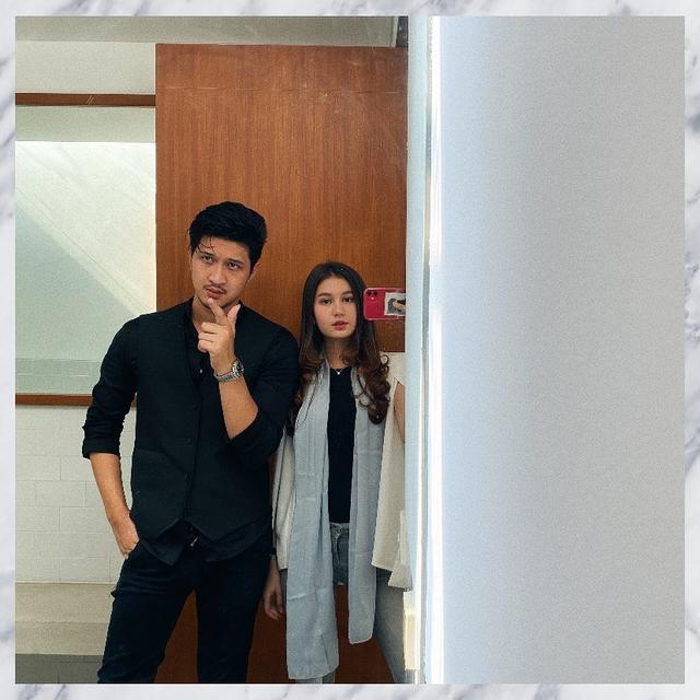 6 Potret Beda Gaya Pacaran Zoe dan Laura Jackson, Kakak Adik yang Curi Perhatian