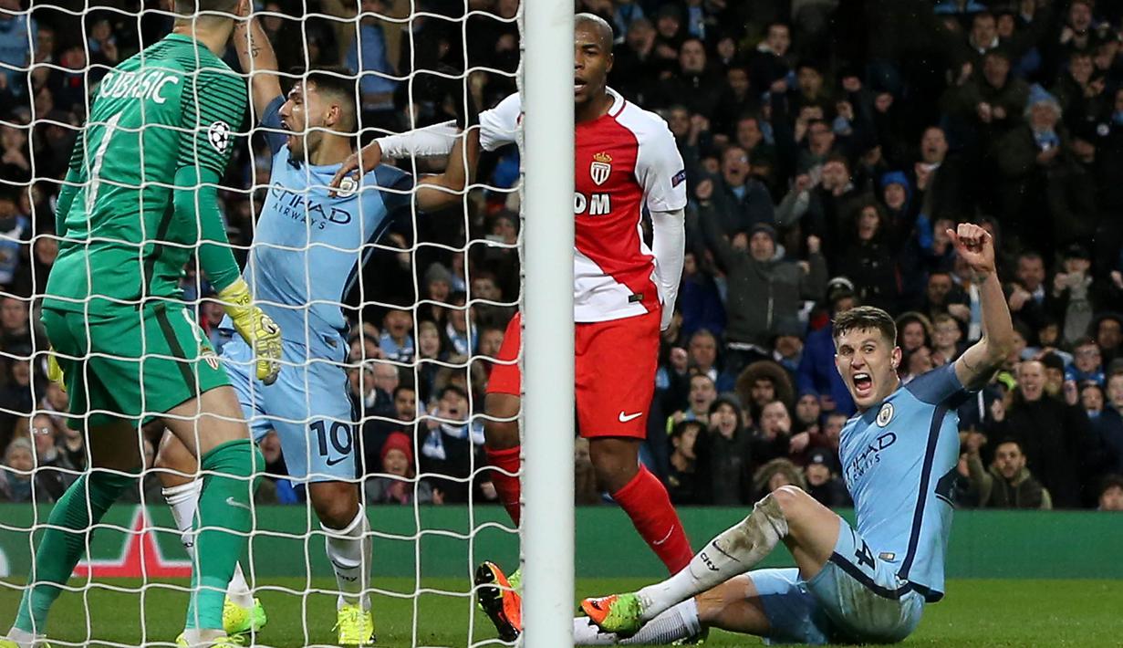 Bek Manchester City, John Stones, merayakan gol yang dicetaknya ke gawang Monaco. Selain oleh John Stones, gol kemenangan City lainnya dicetak oleh Raheem Sterling, Leroy Sane dan dua gol Sergio Aguero. (EPA/Nigel Roddis)