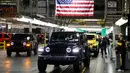 Sejumlah mobil Jeep Wranglers 2019 yang selesai dibuat terlihat di pabrik perakitan Jeep Chrysler di Toledo, Ohio, AS (16/11). (AP Photo/Carlos Osorio)