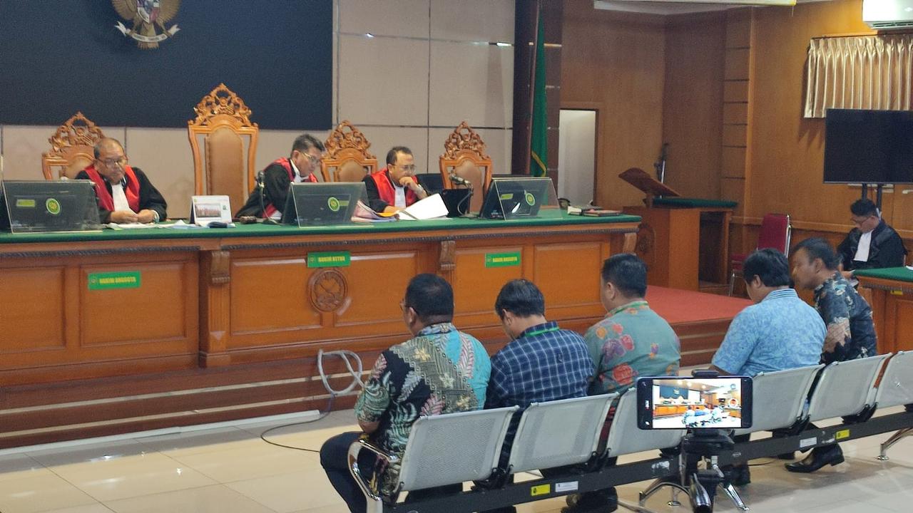Sidang Korupsi Bupati Bekasi, Kadis Akui Serahkan Rp500 Juta dari Sarjan ke Ayah Ade Kuswara Kunang Demi Jabatan