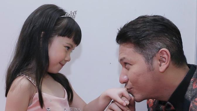 Demi Gading Marten Gempi Sebut Wijin Sebagai Teman Gisella Anastasia News Entertainment Fimela Com