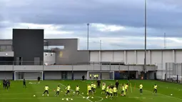 Para pemain Manchester City berlatih jelang menghadapi Shakhtar Donetsk pada pertandingan Grup C Liga Champions di City Football Academy, Manchester, Inggris, Senin (25/11/2019). Manchester City mengincar kemenangan agar bisa menyegel satu tempat di babak 16 besar Liga Champions. (Paul ELLIS/AFP)