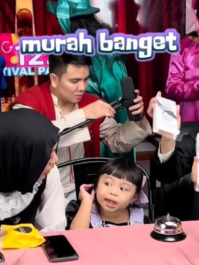 Keseruan Live 12.12 Aurel bersama Keluarga (TikTok/@aureliehermansyahatta)