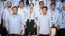 Pasangan calon presiden dan wakil presiden 2024 dengan nomor urut 2, Prabowo Subianto-Gibran Rakabuming Raka sesaat sebelum acara debat perdana Calon Presiden pada Pilpres 2024. (Liputan6.com/Faizal Fanani)