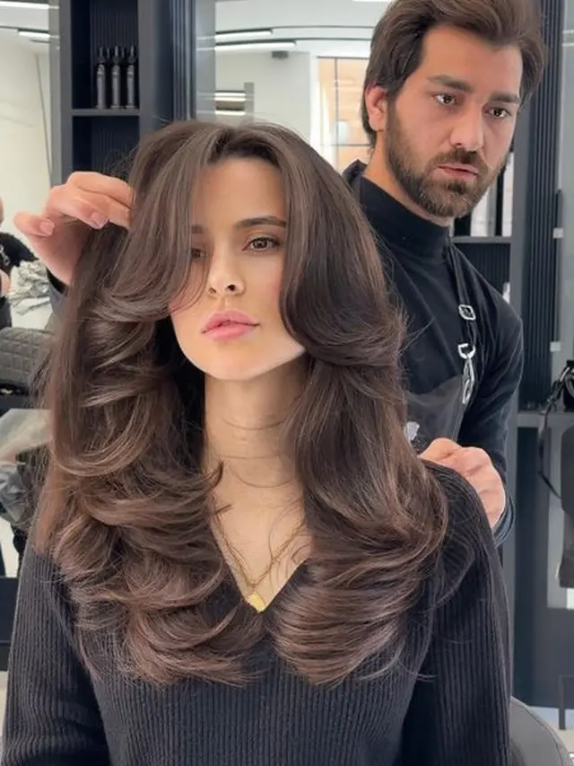 Styling Butterfly Haircut dengan Blow Dryer