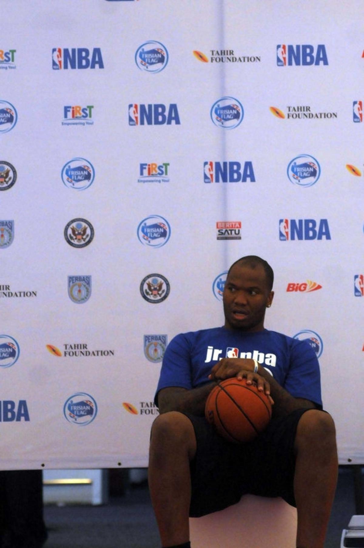 Aksi Jr NBA Indonesia unjuk kebolehan di depan Marreese Speights