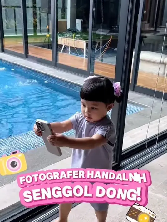 Ameena mengarahkan gaya. [Foto: Instagram/ananghijau]