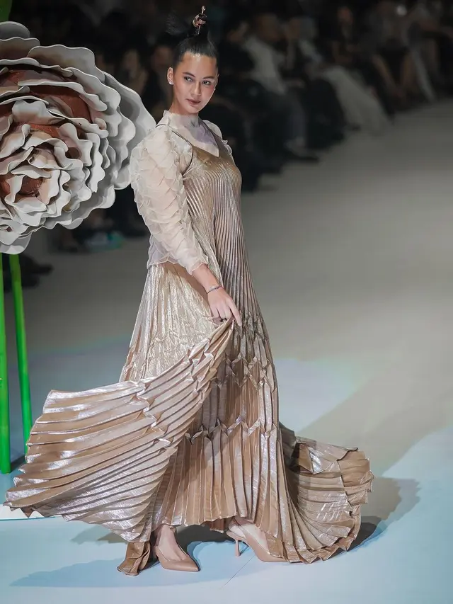 Paula Verhoeven kembali ke runway (Instagram/paula_verhoeven)