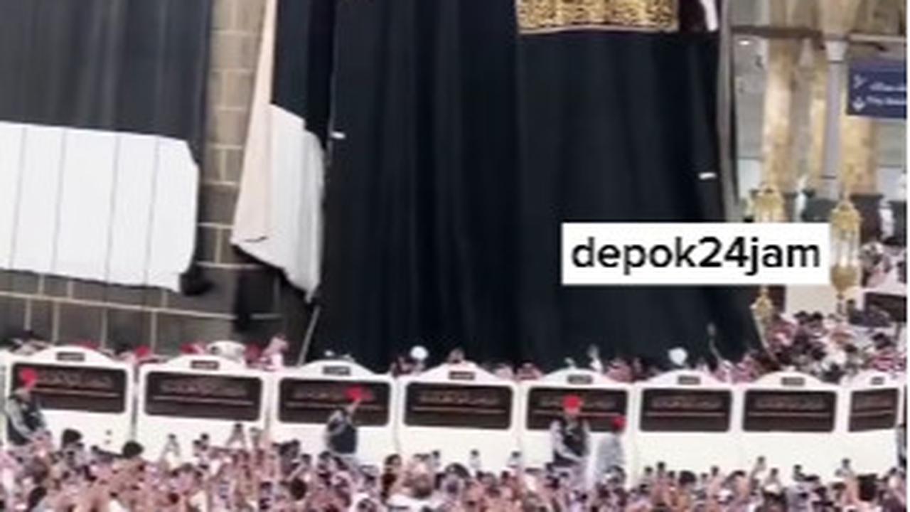 Momen Penggantian Kiswah Kabah