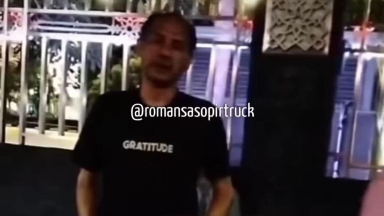 Karena alasan pelaku tidak masuk akal, perekam video lalu mempertanyakan peraturan daerah (perda) soal pungli tersebut.<br>