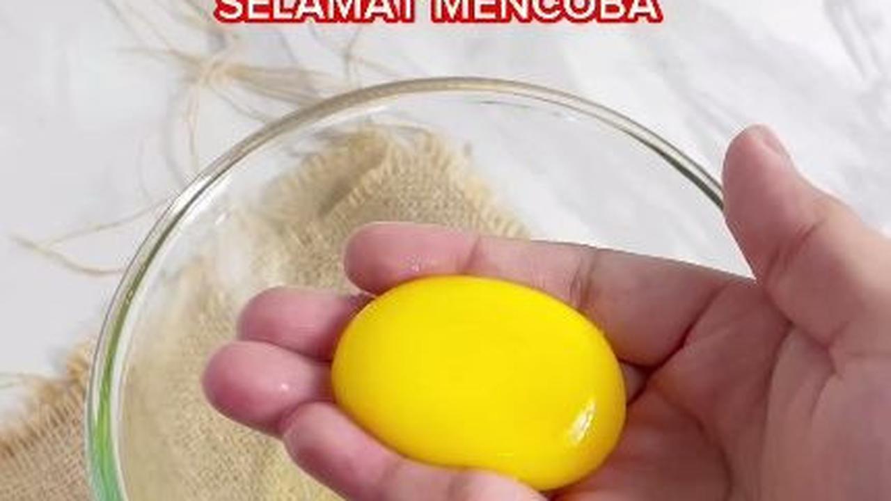 Ambil Kuning Telur dengan Tangan
