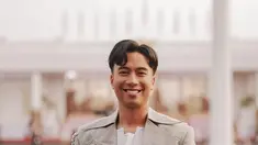 Vidi Aldiano salah satu penyanyi yang memeriahkan peringatan HUT ke-77 RI di Istana Negara Jakarta, Rabu (17/8/2022). Untuk pergelaran istimewa, ia pun tampil cetar. Pelantun “Nuansa Bening” membawakan dua nomor pembakar semangat cinta Tanah Air karya sang maestro Gombloh, “Kebyar-kebyar” dan “Berkibarlah Bendera Negeriku.” (Foto: Dok. Instagram @vidialdiano)