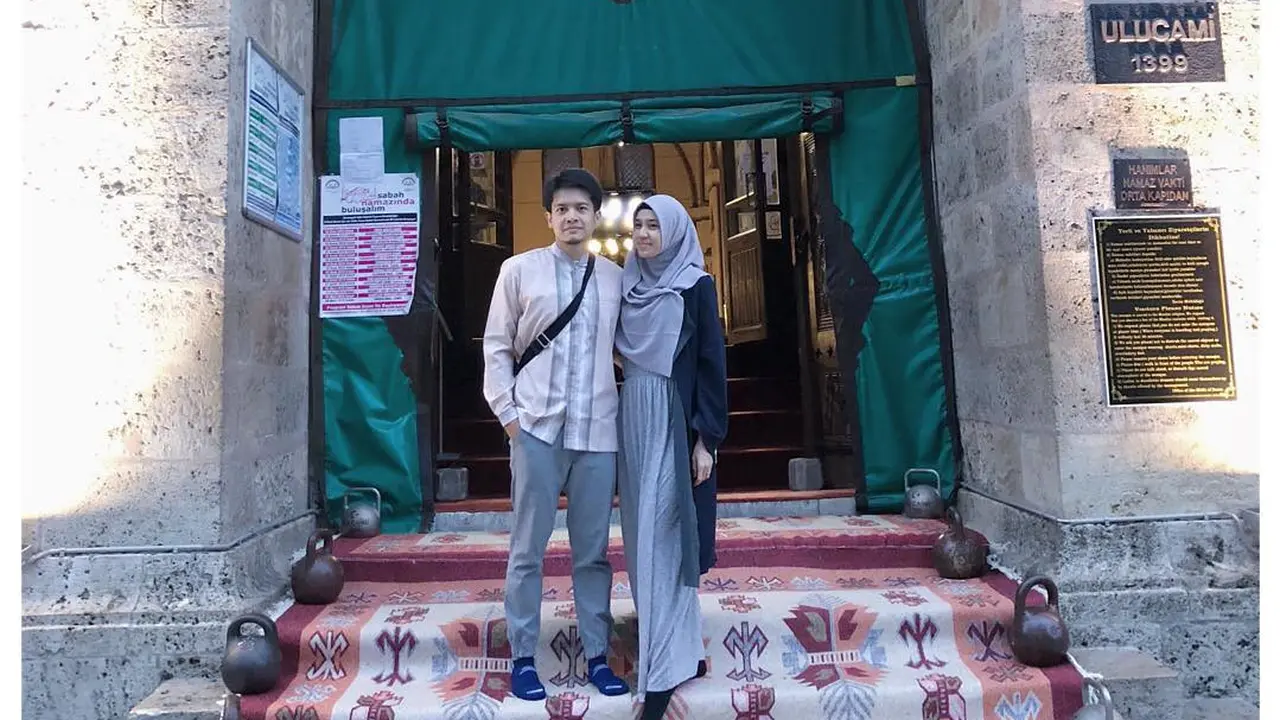 Dimas Seto dan Dhini Aminarti