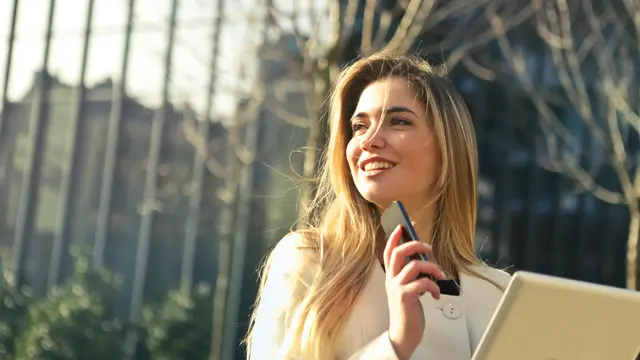 Istilah Baru “Quiet Covering”,  Ketika Karyawan Muda Memilih Menyembunyikan Jati Dirinya di Tempat Kerja