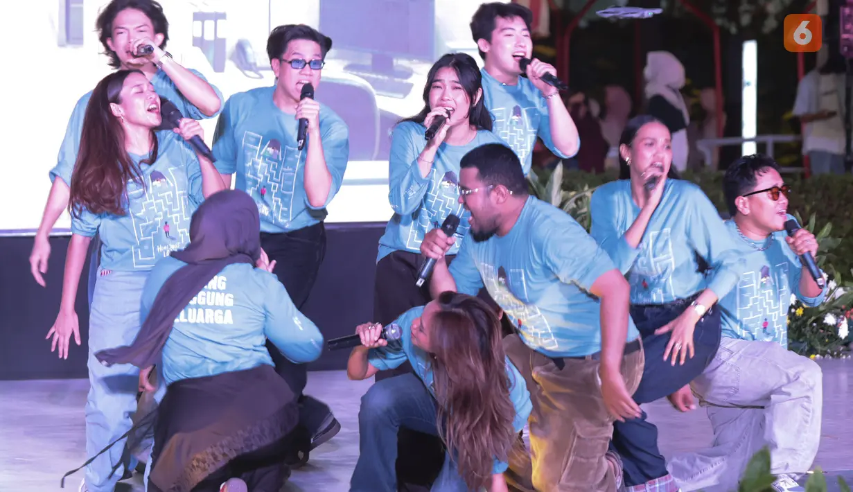 Aksi para pemain dan kreator Home Sweet Loan The Musical tampil luwes dan menghibur saat membawakan POPSICAL: Mini Pop Up Show di Taman Literasi Martha Tiahahu, Jakarta. (KLY/Budy Santoso)