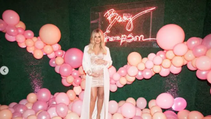 [Bintang] Khloe Kardashian