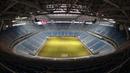  Pemandangan di dalam stadion sepak bola dengan kursi berwarna biru dan rumput lapangan stadion akan menjadi tuan rumah untuk beberapa pertandingan sepak bola Piala Dunia 2018 di St.Petersburg, Rusia, (29/12/2016). (AP Photo / Dmitri Lovetsky)