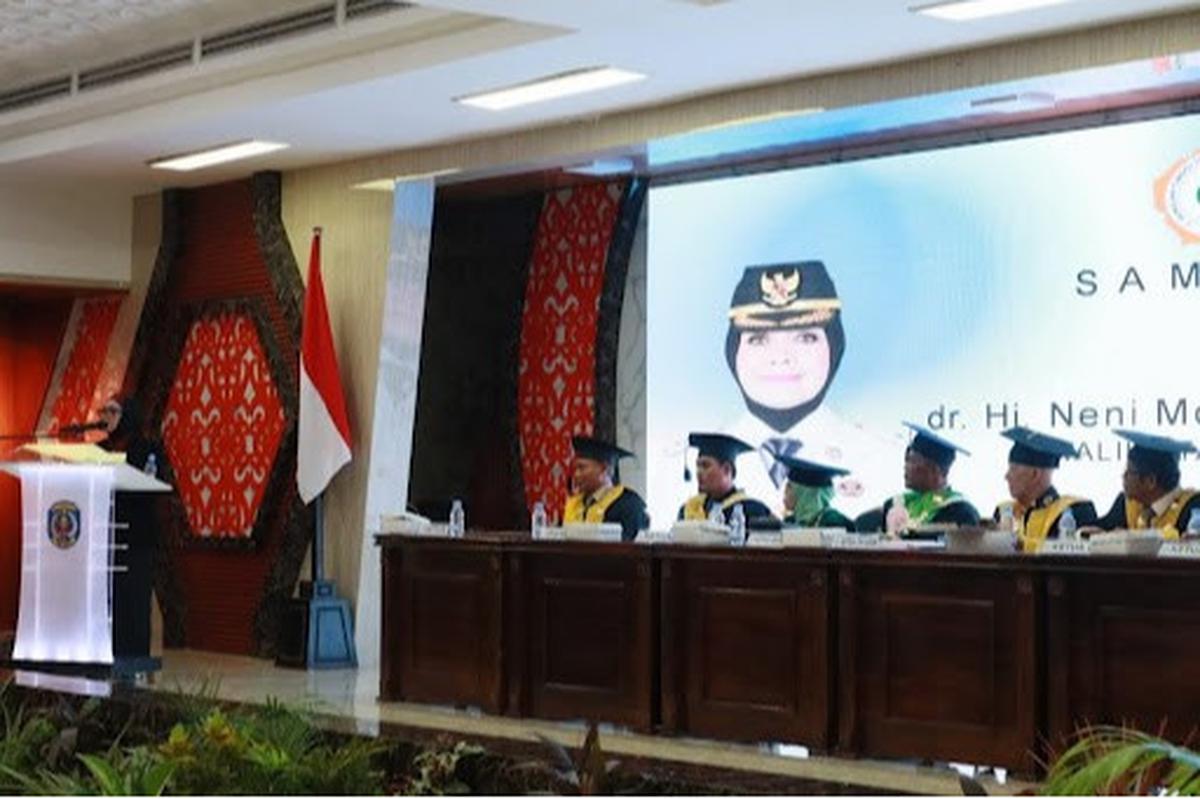 Wali Kota Bontang, Neni Moerniaeni, saat menghadiri Wisuda Mahasiswa Sekolah Tinggi Ilmu Tarbiyah (STIT) Syamsul Ma’arif Bontang