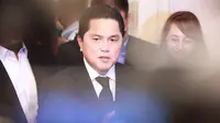 Ketua Umum PSSI terpilih untuk periode 2023-2027, Erick Thohir memberikan keterangan pers sesaat setelah berakhirnya Kongres Luar Biasa (KLB) PSSI di Hotel Shangri-La, Jakarta Pusat pada Kamis (16/2/2023). Erick Thohir berhasil mengungguli calon lainnya, La Nyalla Mahmud Mattalitti dengan perolehan suara 64 berbanding 22. (Bola.com/M Iqbal Ichsan)