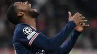 Georginio Wijnaldum memutuskan meninggalkan Liverpool menuju PSG walaupun telah menjadi pemain starter dan banyak dicintai oleh fans di Anfield. Sayangnya, ia bernasib kurang beruntung, karena dirinya hanya bermain dau laga penuh dari 10 pertandingan PSG di Liga Prancis. (AFP/Franck Fife)