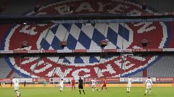 Suasana pertandingan antara Bayern Munchen kontra Eintracht Frankfurt pada laga Bundesliga di Allianz Arena, Minggu (24/5/2020). Bayern Munchen menang 5-2 atas Eintracht Frankfurt. (AP/Andreas Gebert)