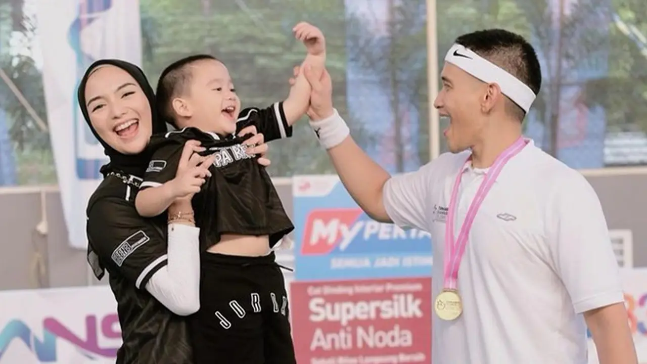 7 Potret Citra Kirana Beri Dukungan Rezky Aditya di Turnamen Olahraga Selebriti Indonesia