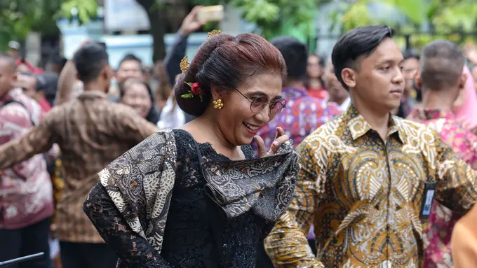 [Bintang] Pejabat Diacara Pernikahan Kahiyang Ayu dan Bobby Nasution -Susi Pujiastuti