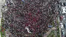 Sekitar 1.000 orang berkumpul di sebuah monumen besar di ibu kota Argentina dengan mengenakan kostum Spider-Man. (AP Photo/Rodrigo Abd)