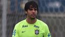Gelandang Brasil, Kaka mengikuti pemusatan latihan jelang laga penyisihan Piala Dunia 2018 melawan Argentina di Sao Paulo, Brasil, Selasa (10/11/2015). (AFP Photo/Nelson Almeida)