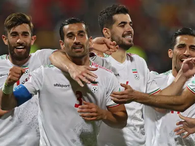 Piala Dunia 2022 akan segera bergulir pada 20 November 2022. Pentas sepak bola terbesar di dunia ini tak hanya menyuguhkan persaingan dari para bintang saja, melainkan juga dari beberapa pemain senior andalan negaranya. Berikut deretan pemain dengan koleksi caps terbanyak dari masing-masing tim di Grup B Piala Dunia 2022. (AFP/Khalil Mazraawi)