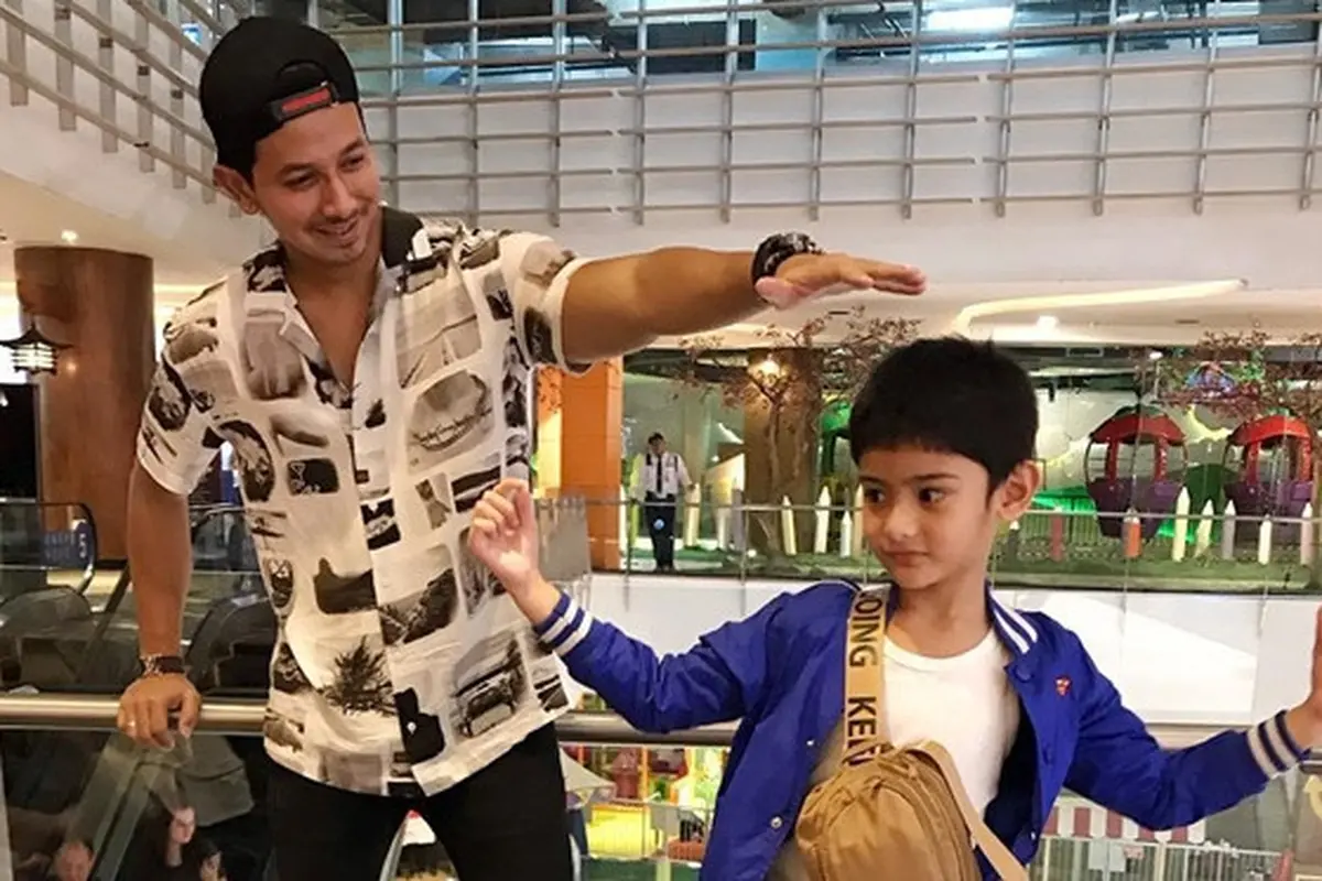7 Potret Keakraban Sonny Septian dan King Faaz Arafiq, Kompak Banget