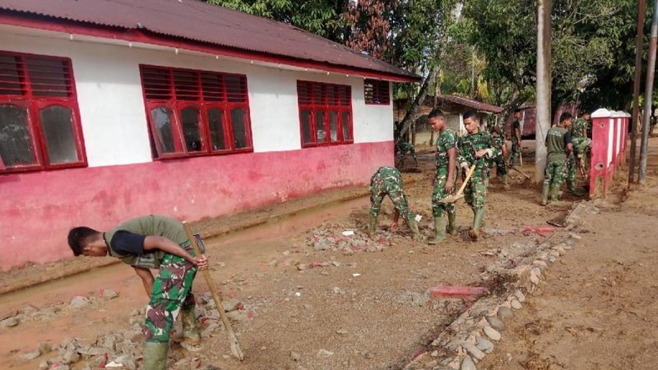 TNI Pulihkan Sekolah Tapanuli Tengah Pascabanjir, Siswa Siap Belajar Kembali