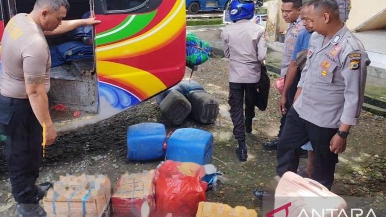 Polisi Gagalkan Peredaran Miras Ilegal Ambon, Ratusan Liter Sopi Diamankan