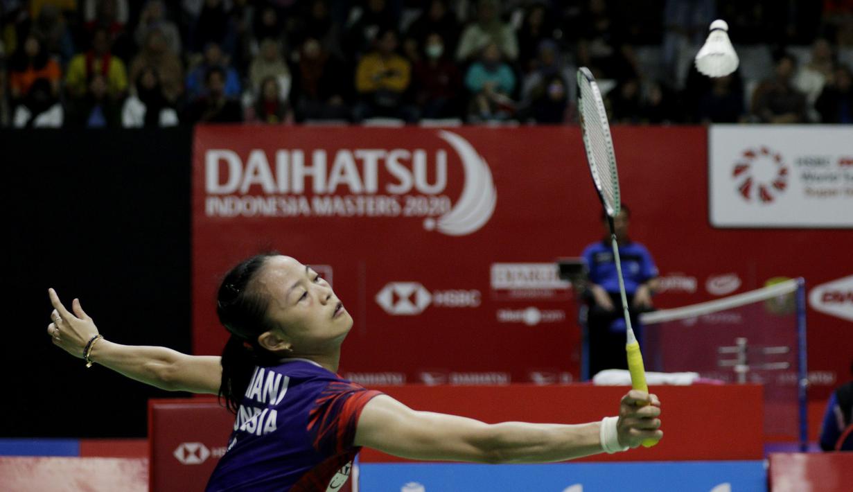 Tunggal Putri Indonesia, Fitriani, saat melawan wakil China, Han Yue, pada laga Indonesia Masters 2020 di Istora, Jakarta, Rabu (15/1/2020). Fitriani kalah dengan skor 6-21 dan 17-21. (Bola.com/M Iqbal Ichsan)