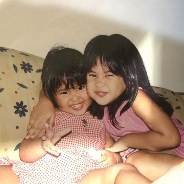 6 Potret Lawas Seleb Bareng Adik, Wajah Polosnya Bikin Gemas