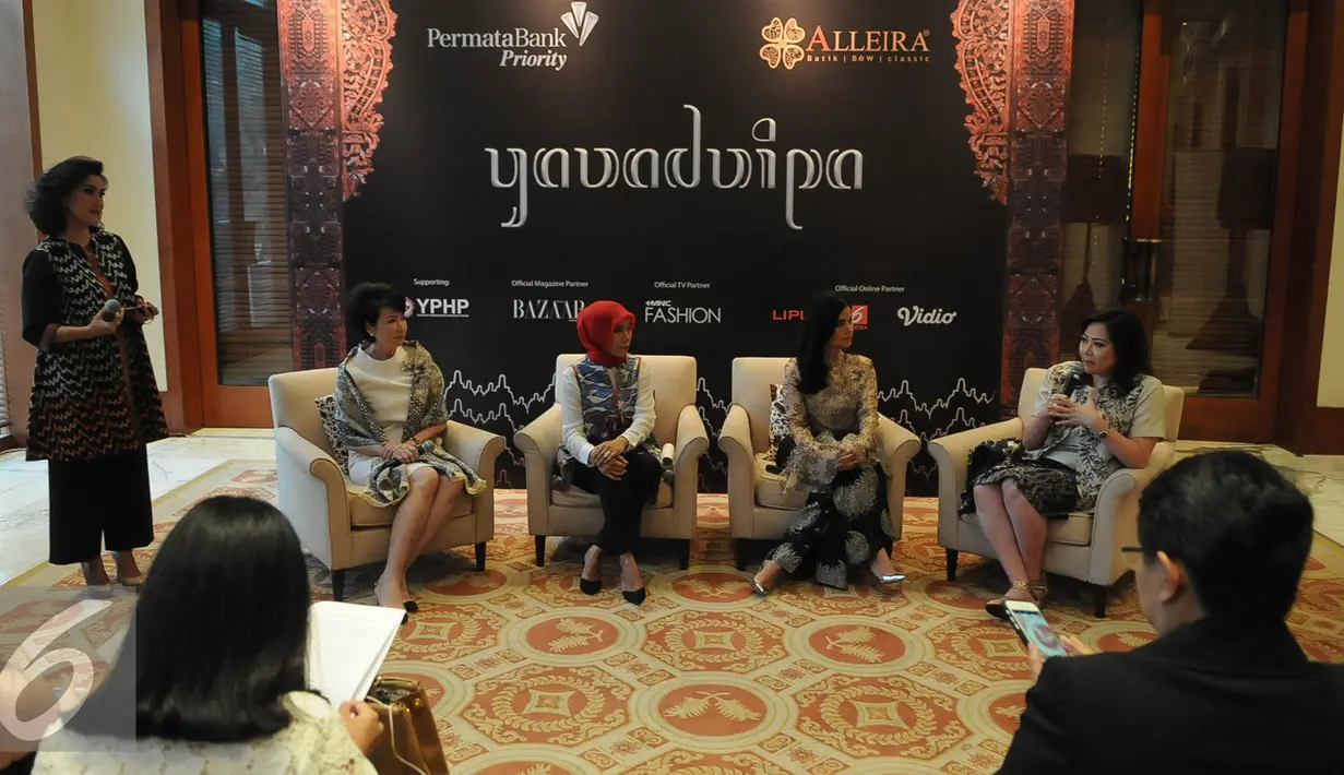 Suasana konferensi pers Alliera Annual Fashion Show 2016 di Jakarta, Kamis (6/10). Fashion Show yang digelar oleh Alliera Batik ini mengusung tema Javadvipa. (Liputan6.com/Faizal Fanani)